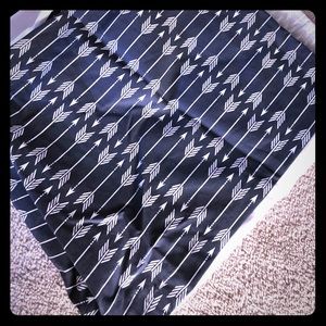 Navy arrow design crib skirt